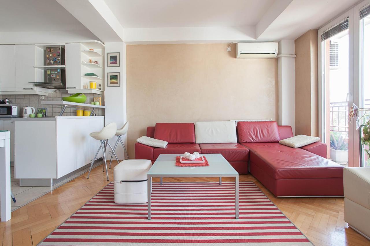 Red Apartment Скопье Экстерьер фото