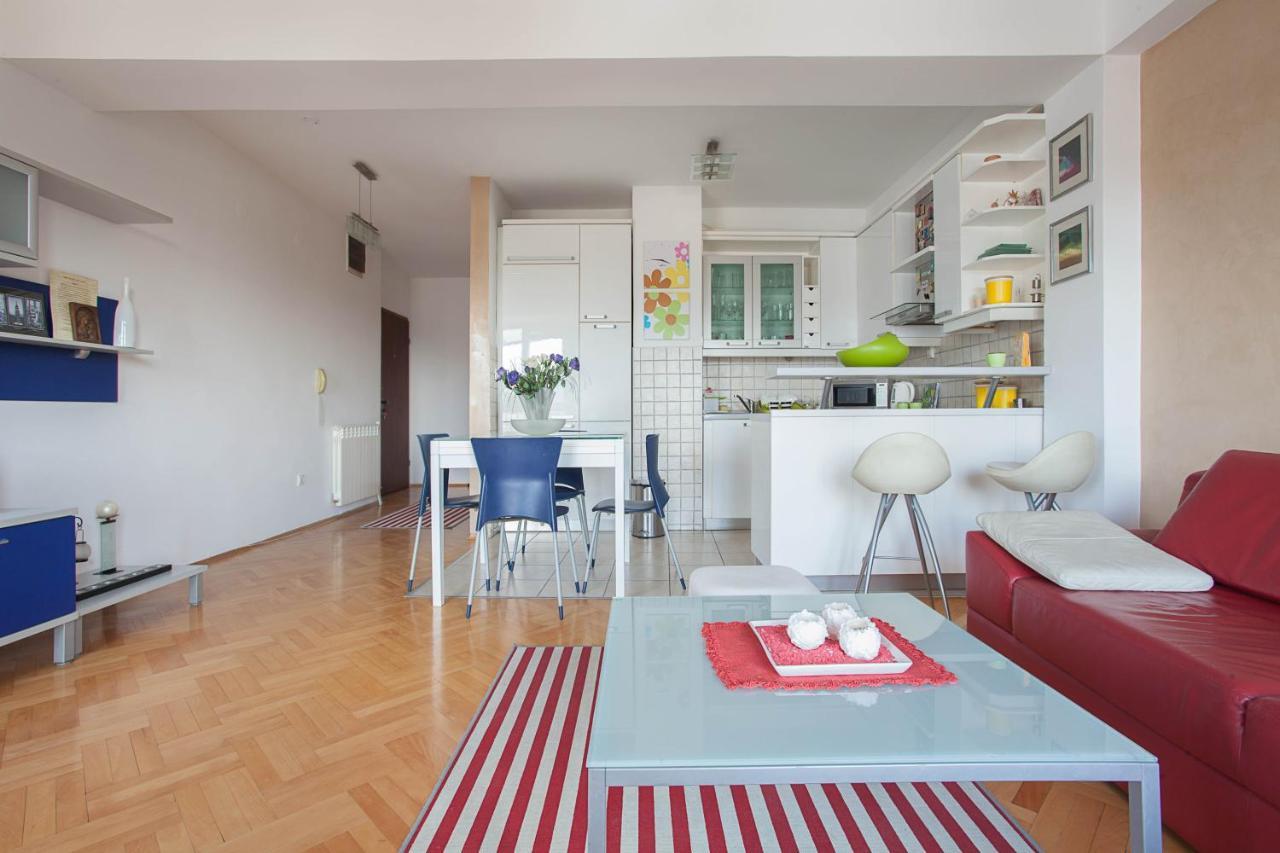 Red Apartment Скопье Экстерьер фото