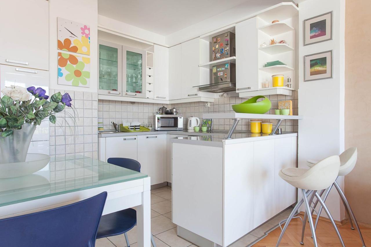 Red Apartment Скопье Экстерьер фото