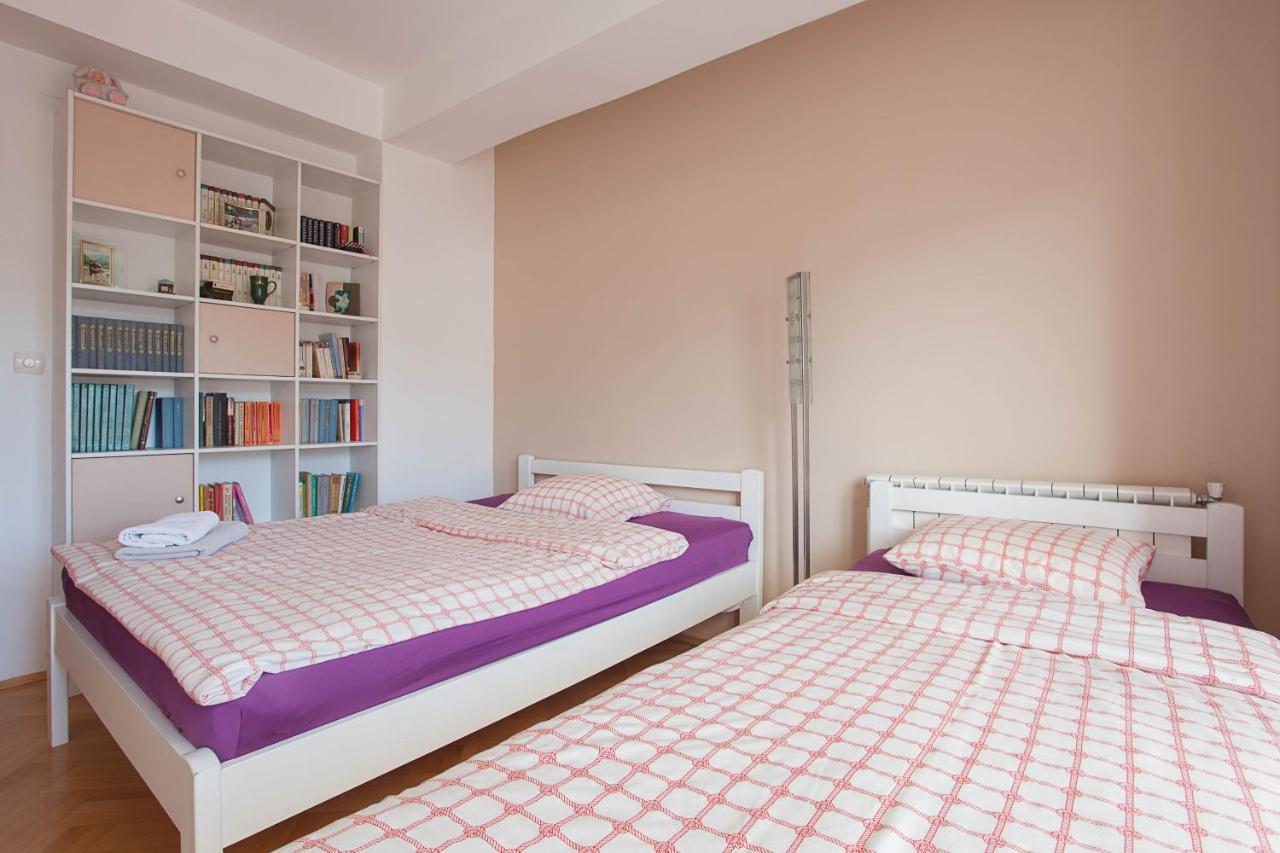 Red Apartment Скопье Экстерьер фото