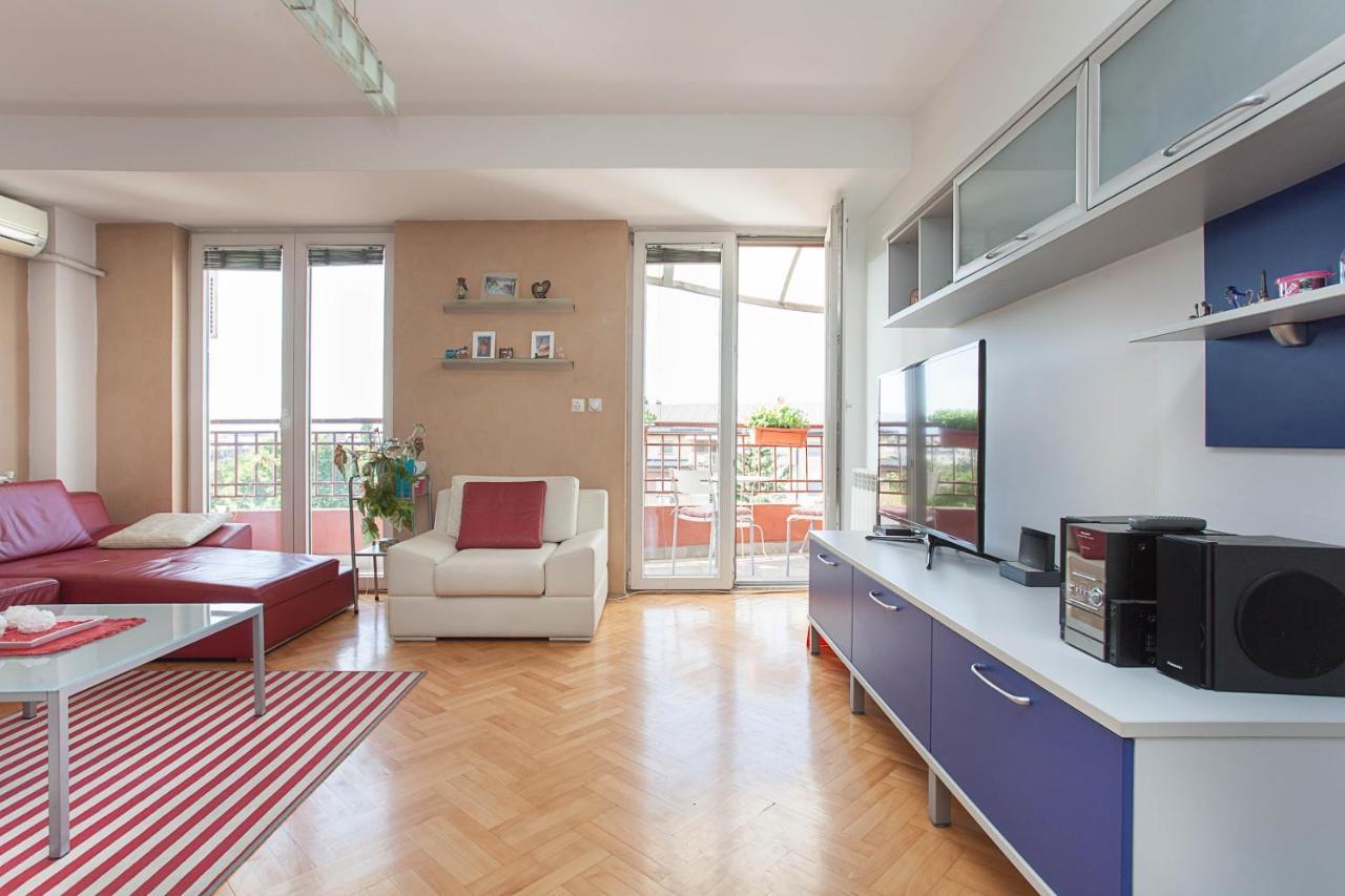 Red Apartment Скопье Экстерьер фото