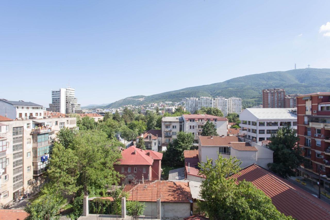 Red Apartment Скопье Экстерьер фото