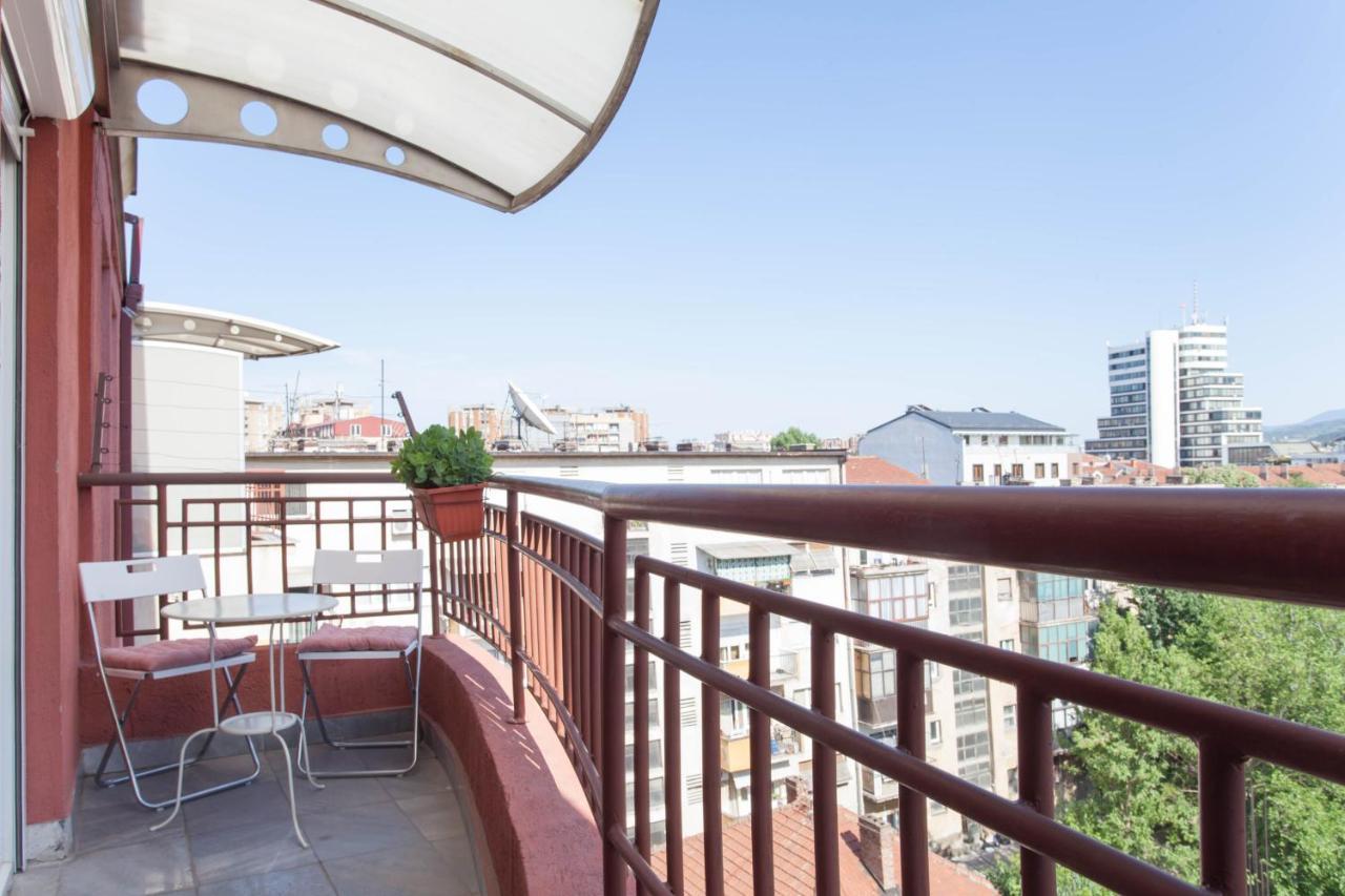 Red Apartment Скопье Экстерьер фото